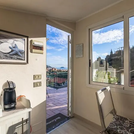 Bilocale Con Terrazza Vista Mare E Posto Auto