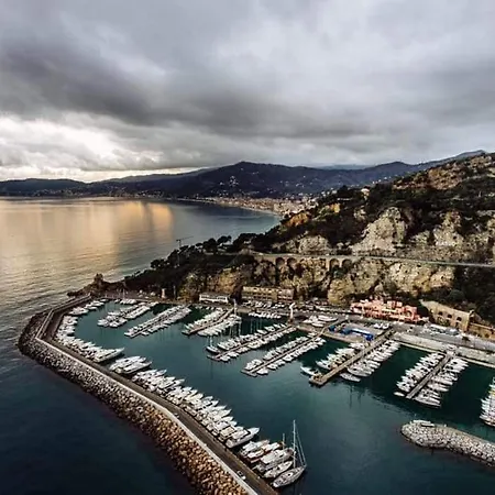 Bilocale Con Terrazza Vista Mare E Posto Auto Apartamento *