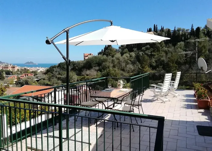 Lägenhet Bilocale Con Terrazza Vista Mare E Posto Auto Alassio