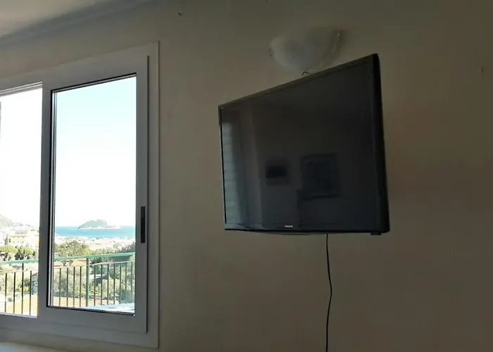 Bilocale Con Terrazza Vista Mare E Posto Auto * Alassio