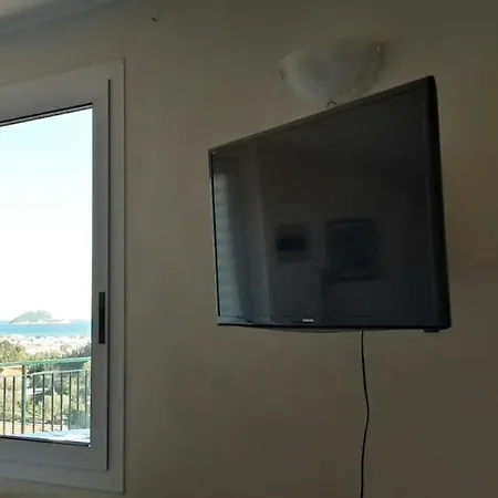 Bilocale Con Terrazza Vista Mare E Posto Auto * 알라시오