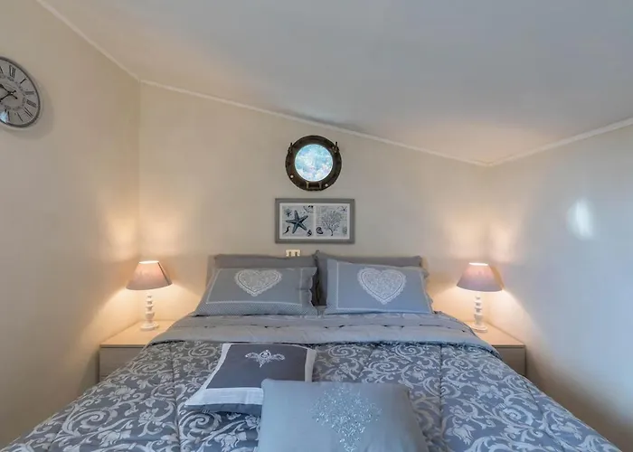 Bilocale Con Terrazza Vista Mare E Posto Auto Alassio