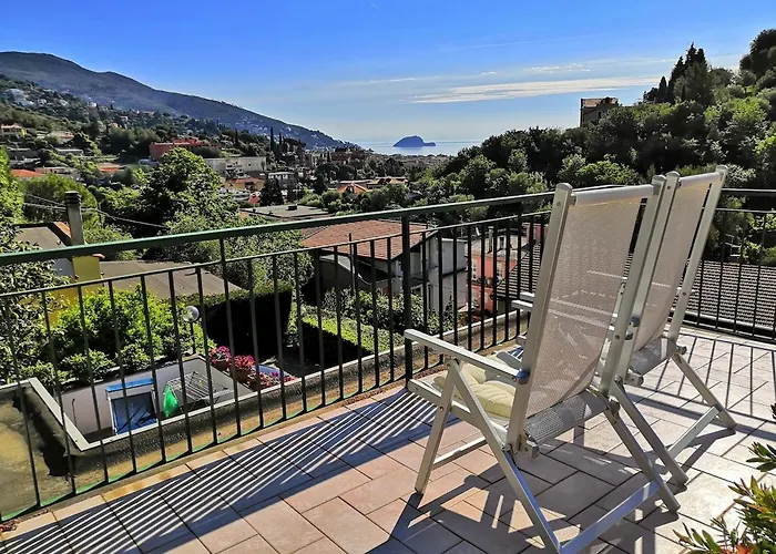 Bilocale Con Terrazza Vista Mare E Posto Auto Alassio