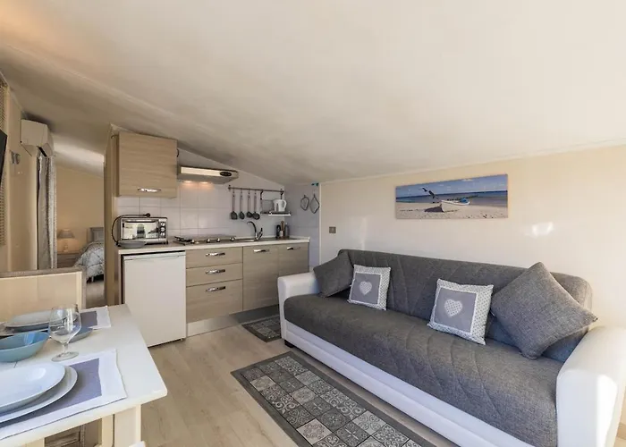 Bilocale Con Terrazza Vista Mare E Posto Auto