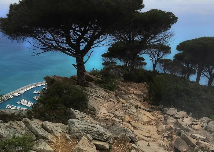 Bilocale Con Terrazza Vista Mare E Posto Auto * Alassio